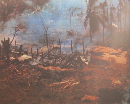 Die kriminelle
                                  NATO in Vietnam zerst�rt ganze D�rfer,
                                  um menschenleere Zonen zu schaffen,
                                  hier das Dorf Ben Suc: Das Dorf Ben
                                  Suc ist nicht mehr da.