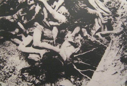 Die kriminelle NATO
                              in Vietnam verfuhr nach dem Motto
                              "Alles zerst�ren" - hier in der
                              Provinz Binh Duong: Das Resultat der
                              "US"-Politik "Alles
                              abbrennen, alles zerst�ren, alles
                              t�ten" in der Provinz Binh Duong -
                              September 1970