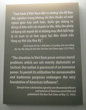 1000
                              Professoren und Lektoren gegen den
                              Vietnamkrieg 13. Mai 1965