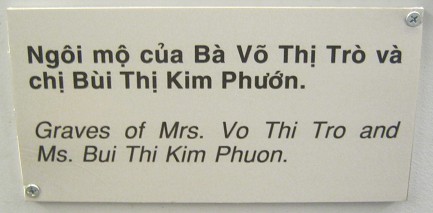 Massaker von Thanh
                                            Phong von 1969: Die Gr�ber
                                            von Frau Vo Thi Tro und Frau
                                            Bui Thi Kim Phuon - Text