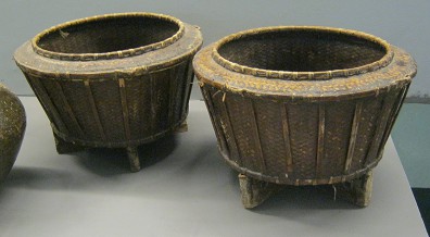 Keramik aus Son My (My Lai) 04b:
                              Eimer mit Fischsosse, Seitenansicht