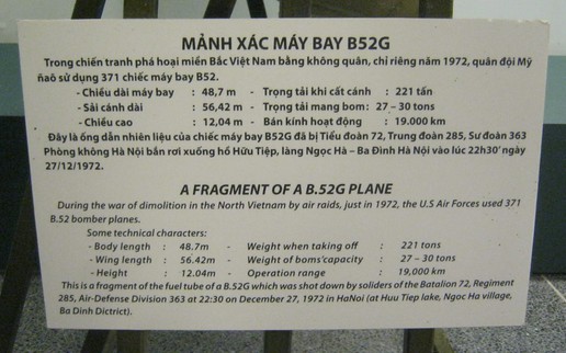 Wrackteil eines B52-Bombers
                                        - Text