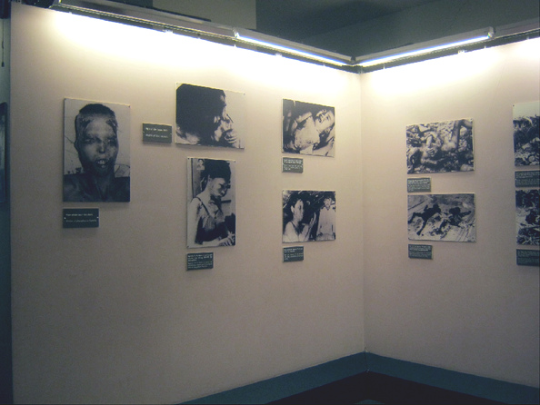 Fotogalerie mit Phosphoropfern und
                                Napalmopfern des Vietnamkriegs