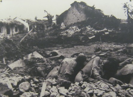 Haiphong: Am 16.
                              April 1972 bombardierte die kriminelle
                              Pentagon-NATO die nordvietnamesische
                              Hafenstadt Haiphong (Hai Phong City)