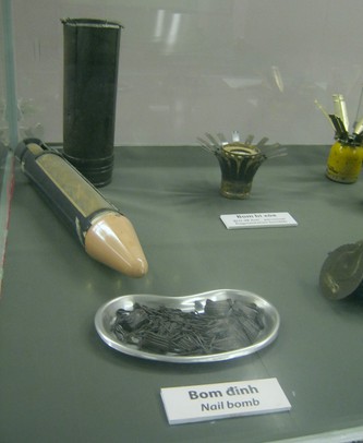 Nagelbombe
                                  01