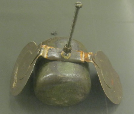 M83 - Schmetterlingsbombe 01