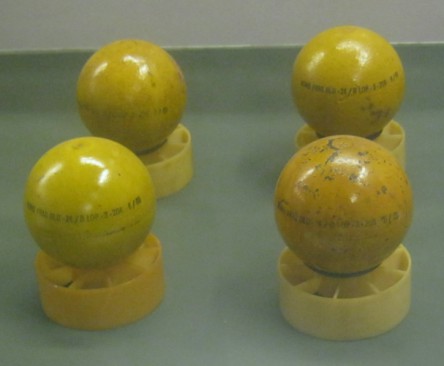 Orange Kugelbomben in Gelb:
                                  "Sanfte, orange Bombe"