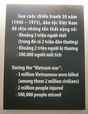 Die Opferbilanz f�r
                                den Vietnamkrieg: 3 Millionen
                                Vietnamesen get�tet: W�hrend des
                                "Vietnamkriegs" -- wurden 3
                                Millionen Vietnamesen get�tet (davon 2
                                Millionen Zivilisten) -- 2 Millionen
                                Vietnamesen wurden verletzt -- 300.000
                                Vietnamesen werden vermisst. [Und seit
                                1975 werden Millionen Vietnamesen durch
                                Agent Orange weiterhin verst�mmelt und
                                sterben weiterhin Millionen Vietnamesen
                                durch Minen oder werden durch Minen
                                verst�mmelt].