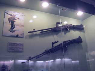 Vietnamkrieg: Zwei
                              automatische Browning-Gewehre