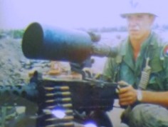 Vietnamkrieg: Soldat mit einer
Bazooka Vietnamkrieg: Soldat mit
einer Bazooka