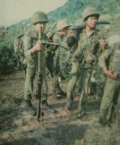 Vietnamkrieg: Eine bewaffnete
Truppe Vietnamkrieg: Eine bewaffnete
Truppe