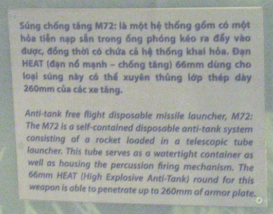 Vietnamkrieg: Drei
Bazookas (Raketenwerfer), Text Vietnamkrieg: Drei Bazookas
(Raketenwerfer), Text