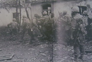 Vietnamkrieg:
                              H�userkampf in der Stadt Hue 01
