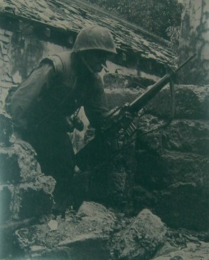 Vietnamkrieg:
                              H�userkampf in der Stadt Hue 02