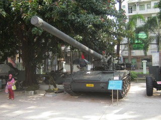 T�dliche
                                  NATO-Selbstfahrhaubitze M107 mit
                                  175mm