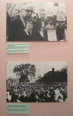 Demonstrationen gegen den
                                  Vietnamkrieg in den "USA"
                                  mit Slogans und die Menschenmenge