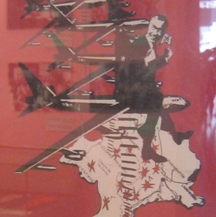 Nixon der Kriegstreiber und
                                    Bombenscheisser mit Hakenkreuzfahne:
                                    Er erkl�rte dem vietnamesischen Volk
                                    den "totalen Krieg"