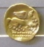 K�ln Germanisches Museum:
                        M�nze mit einem fliegenden Pferd